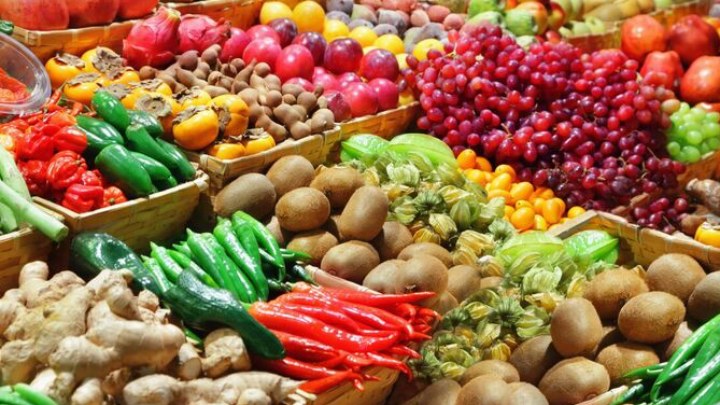 【2026年最新】ナフサ不足で食料品はどうなる？値上げ・品薄・食品包装への影響を徹底解説